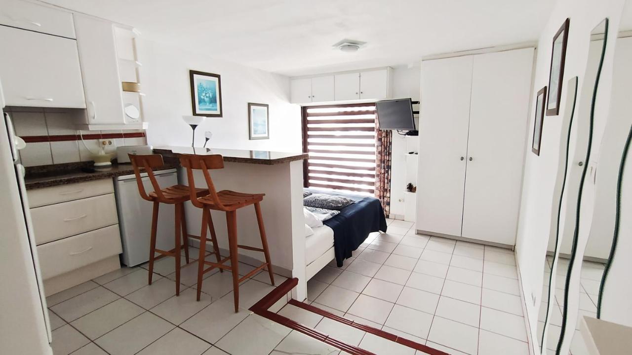 First-Line Waterfront Studio Apartment Callao Salvaje Luaran gambar