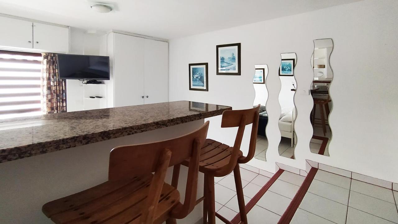 First-Line Waterfront Studio Apartment Callao Salvaje Luaran gambar