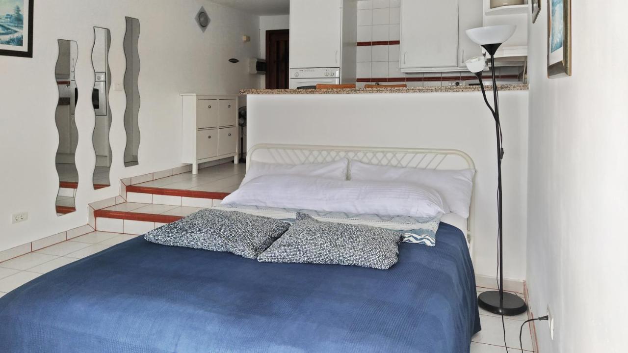 First-Line Waterfront Studio Apartment Callao Salvaje Luaran gambar